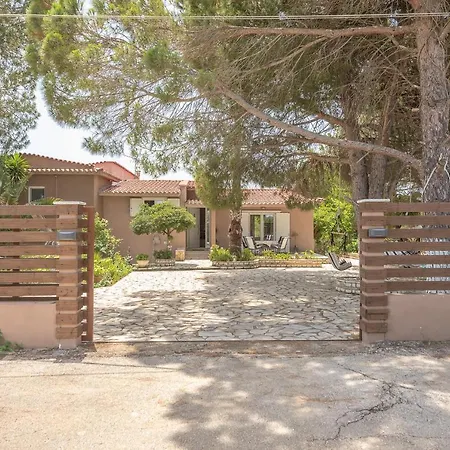 Castle's Nest 1 * Kástro Tornéze