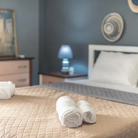 Castle's Nest 1 Apartment *