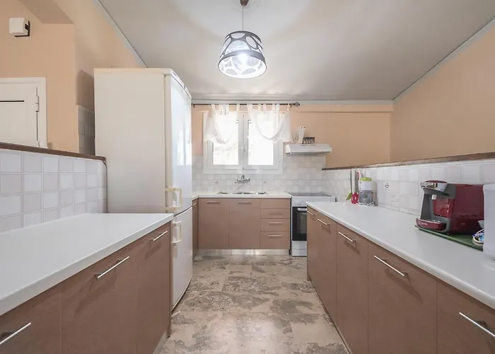 Castle's Nest 1 Kástro Tornéze